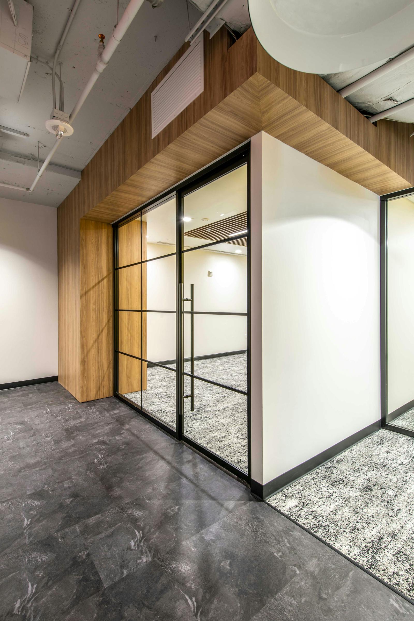 8th Floor Spec Suites: 750 4