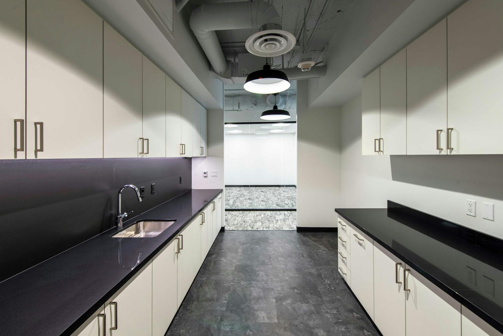 8th Floor Spec Suites: 750 3