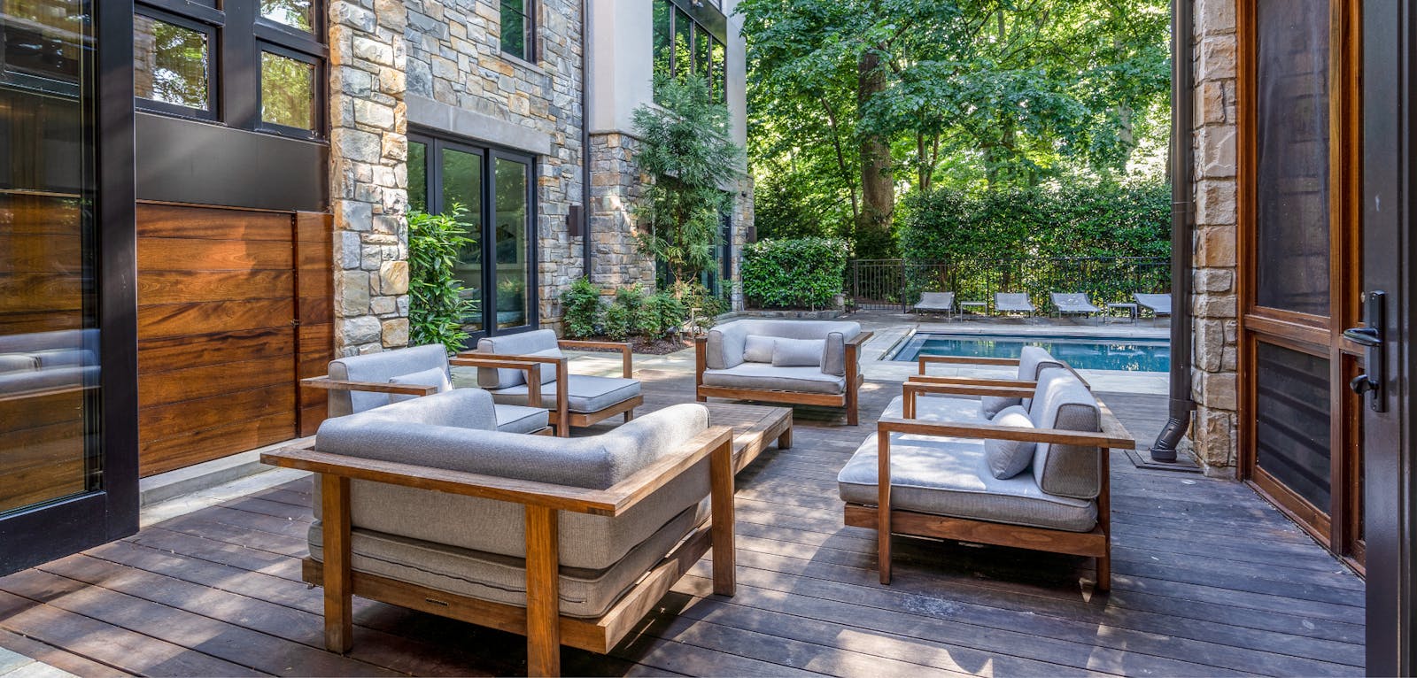 Contemporary Foxhall Residence 8