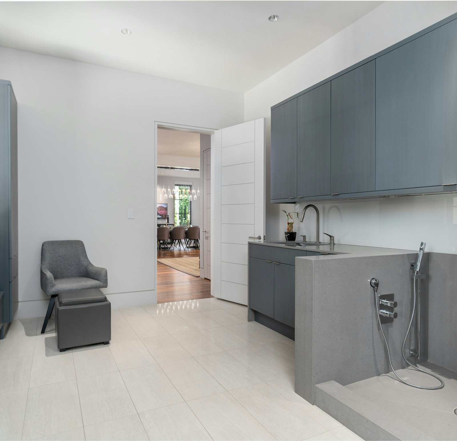 Contemporary Foxhall Residence 9