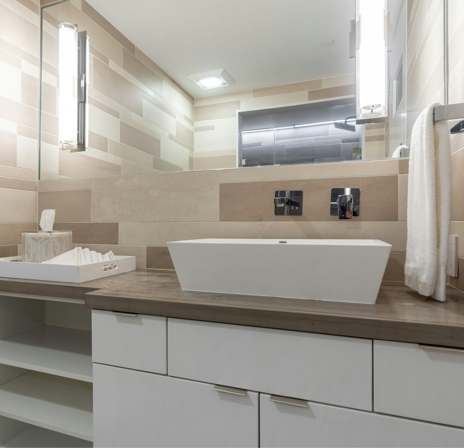 Contemporary Foxhall Residence 10