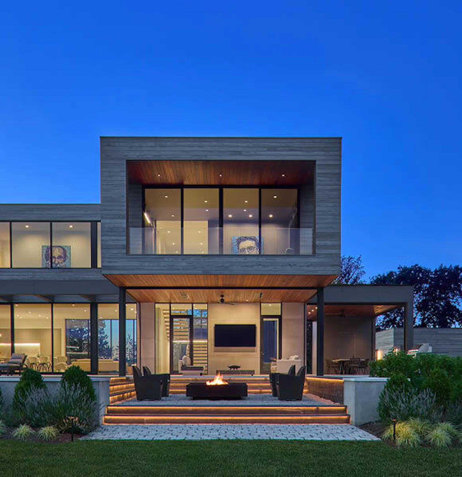 A cantilevered sitting room on the second floor provides shading for the outdoor deck. 