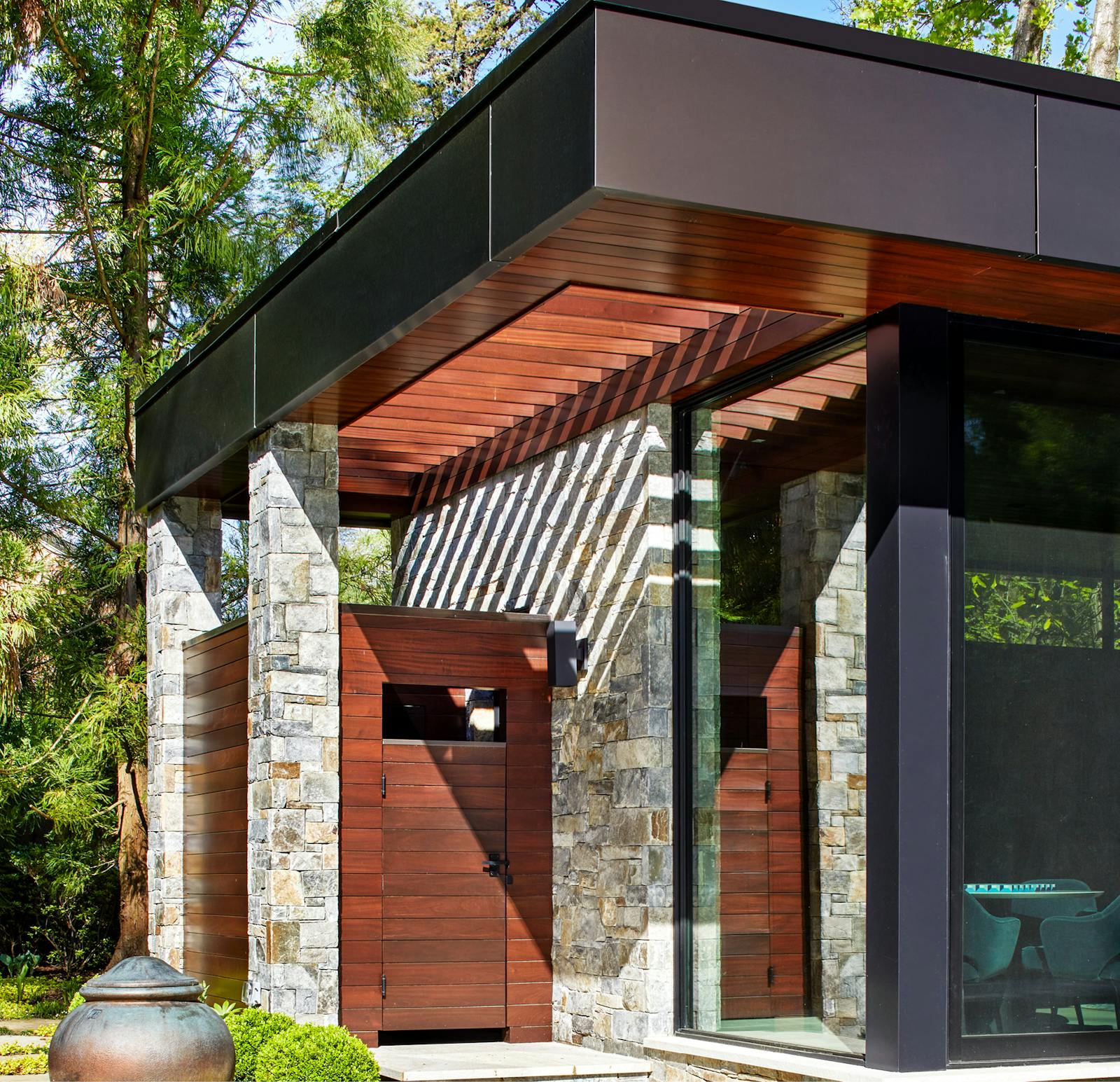 Luxurious Pool House 4