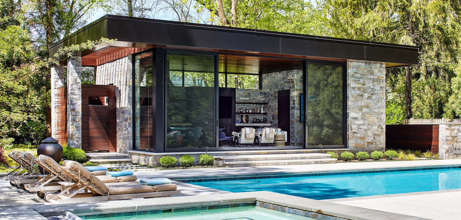 Luxurious Pool House 7