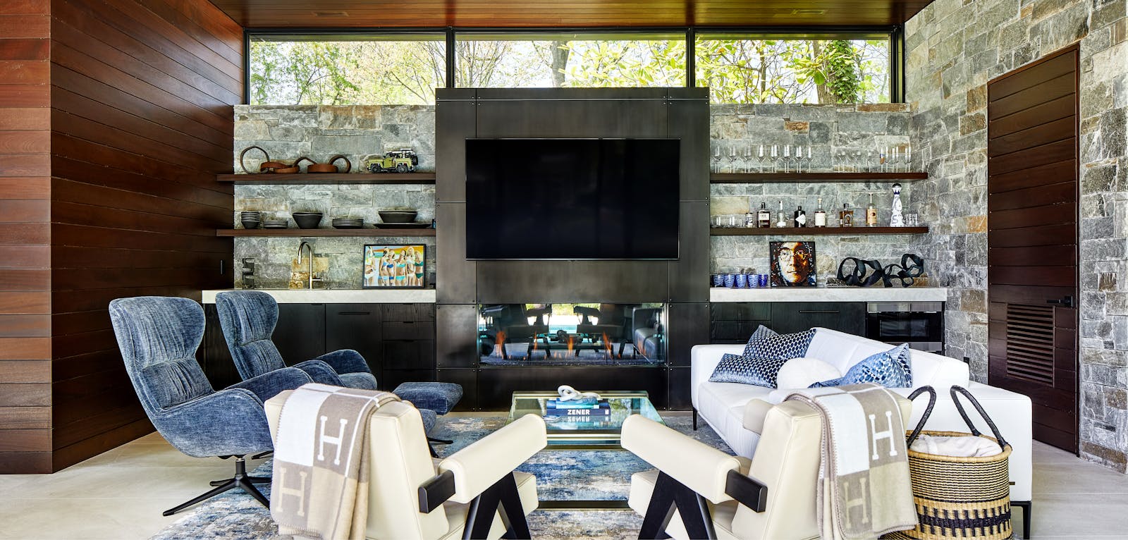 Luxurious Pool House 8