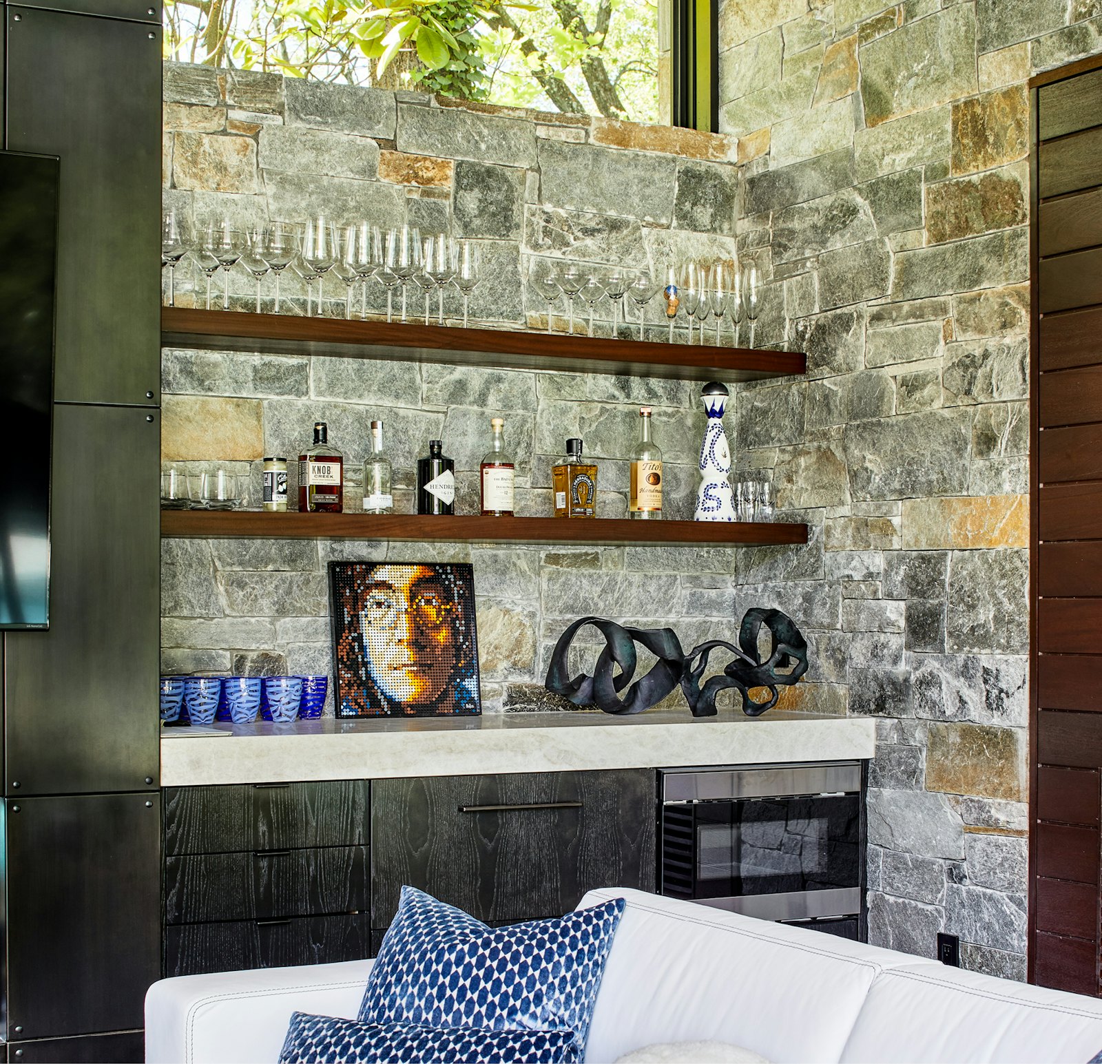 Luxurious Pool House 9