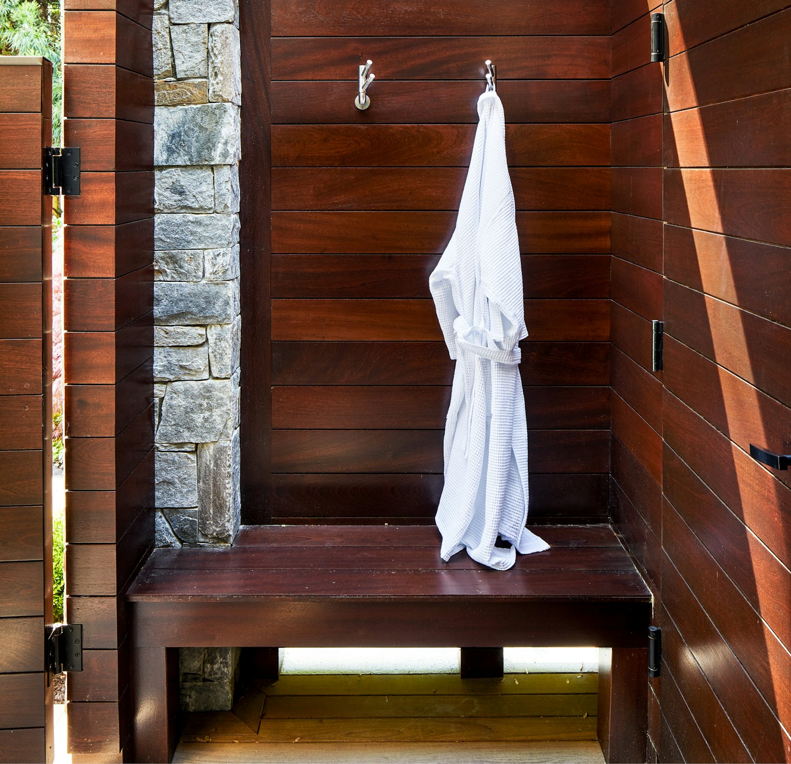 Luxurious Pool House 12