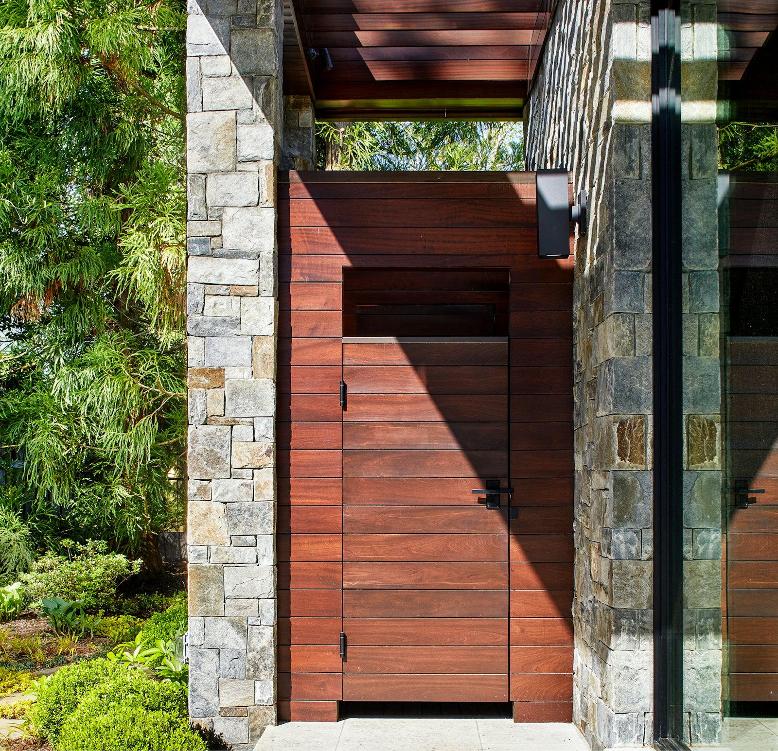 Luxurious Pool House 4