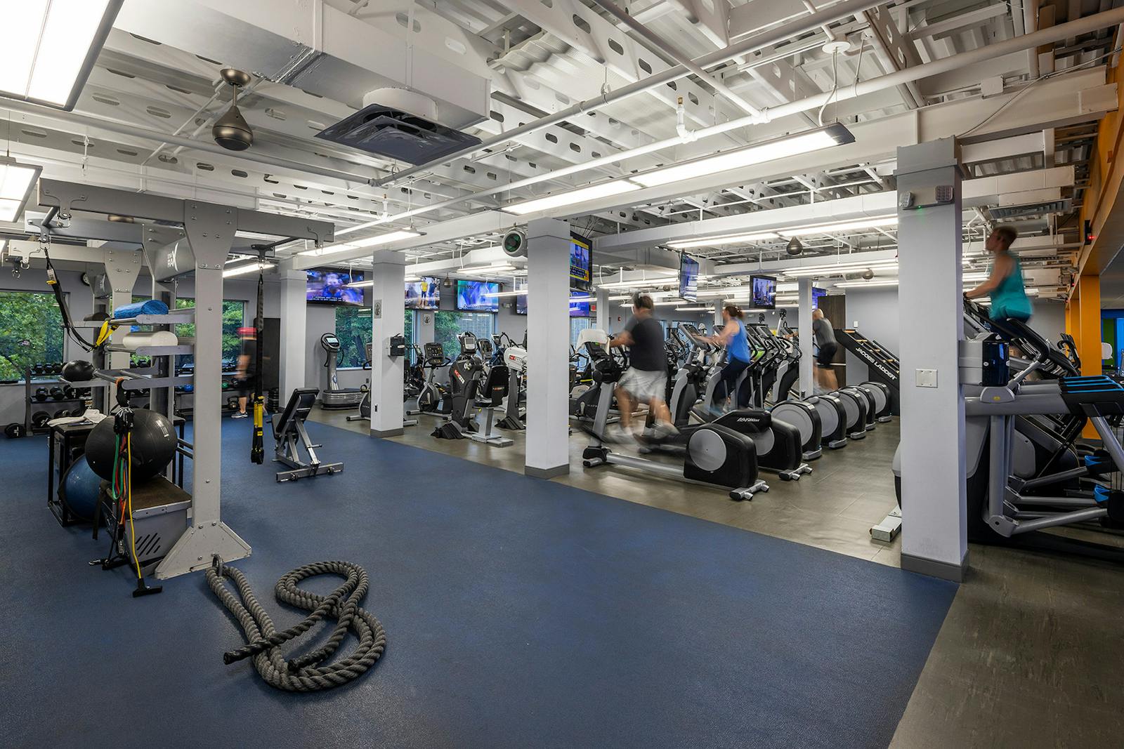 Supreme Sports Club 3